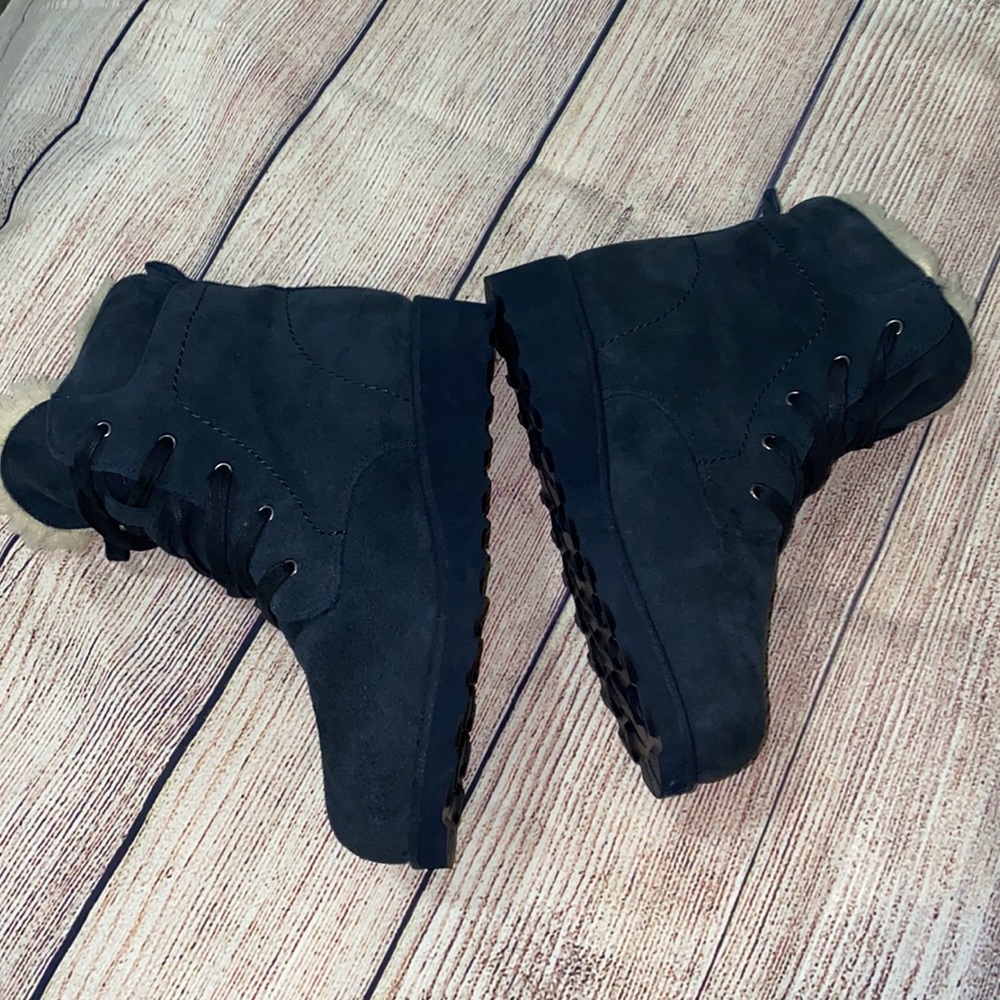 BEARPAW phoebe suede Hinking boots. Size 9W